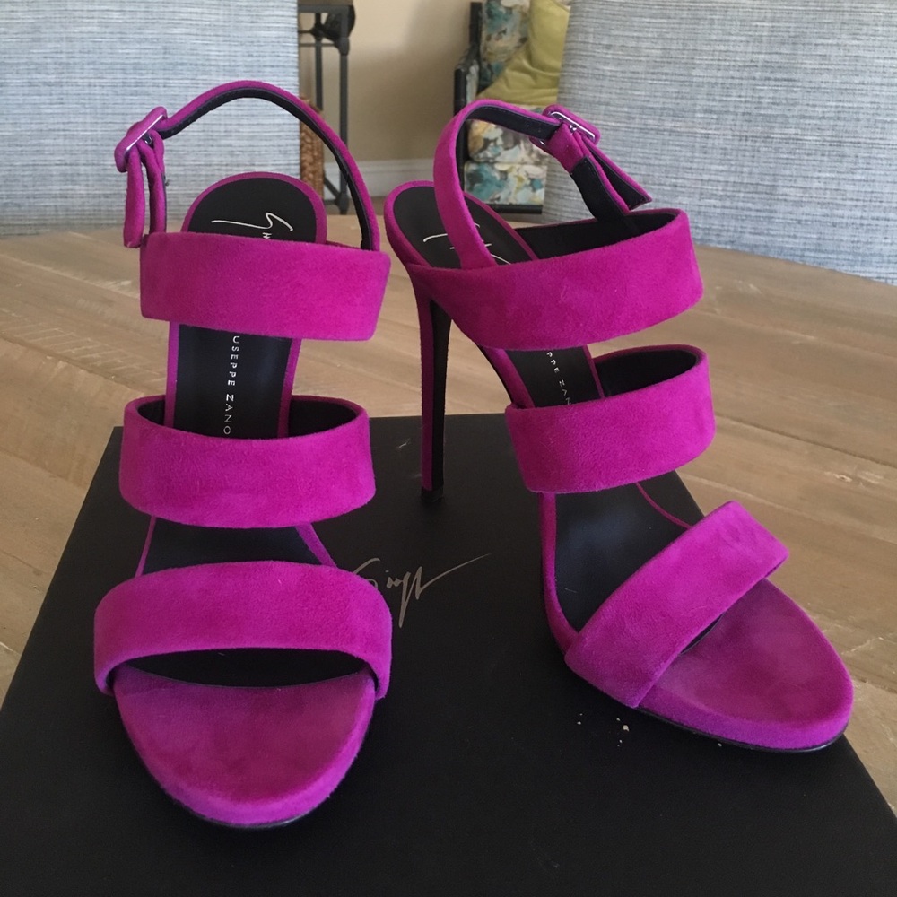 Giuseppe Zanotti size 39 strapping heel